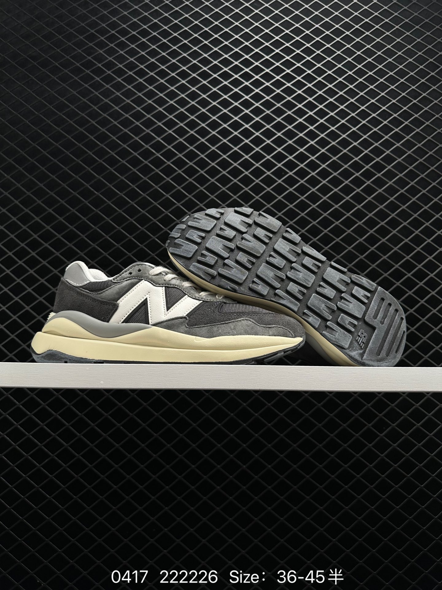 New Balance  NB5740